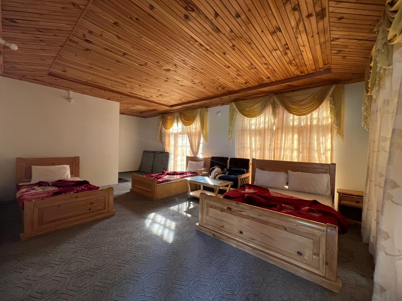 New Lalazar Hotel, Batakundi