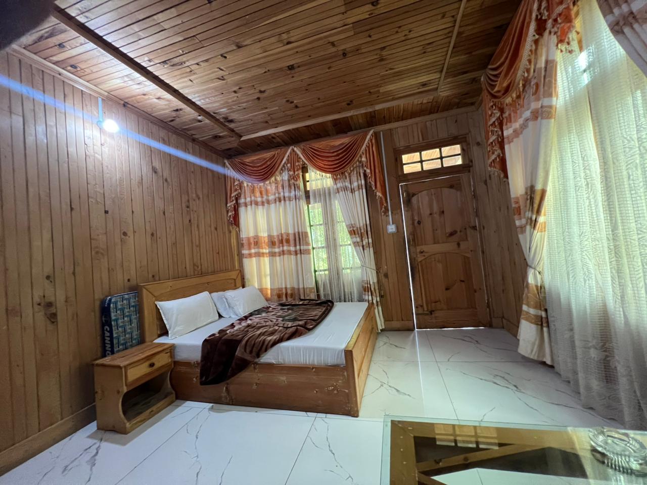 New Lalazar Hotel, Batakundi