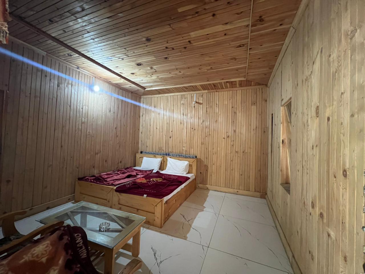 New Lalazar Hotel, Batakundi