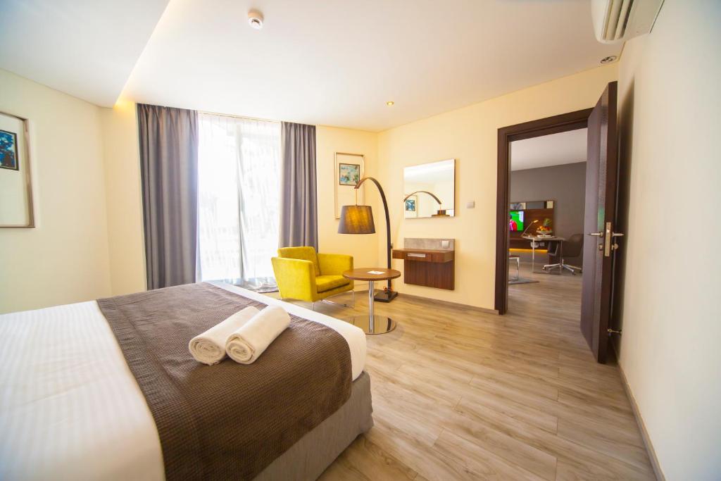 Deluxe One Bedroom Suite with Sea View