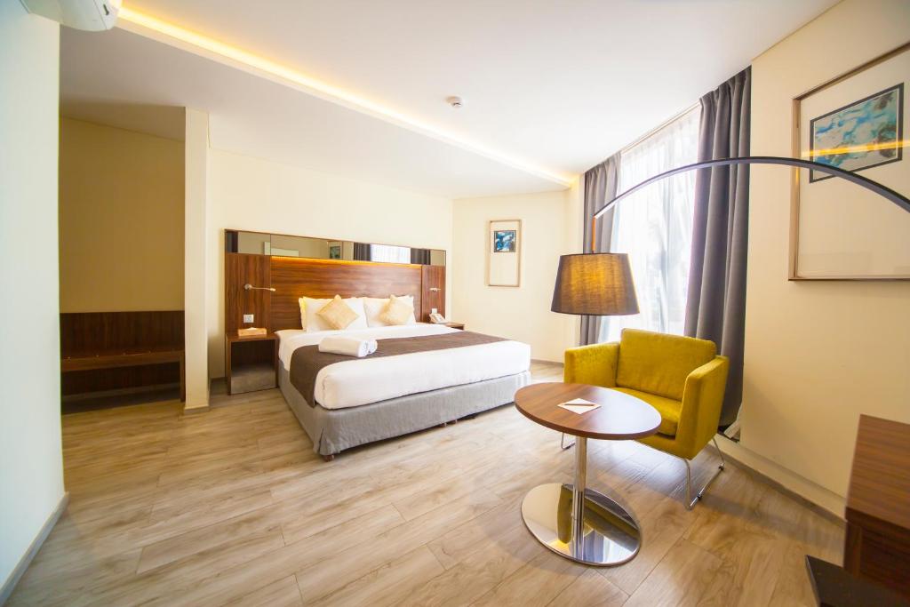Deluxe One Bedroom Suite with Sea View