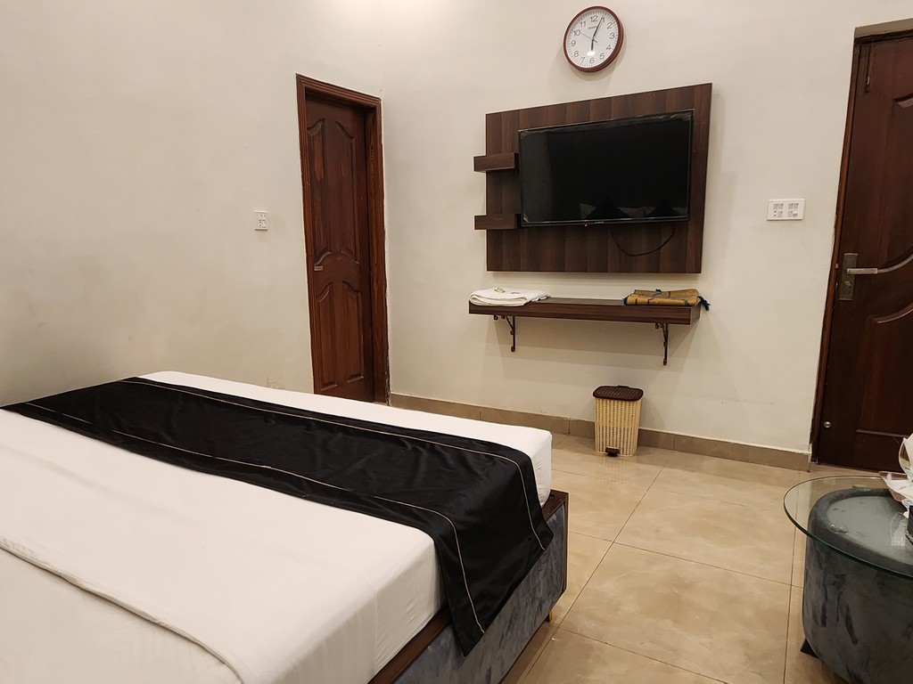 Red Fort Hotel Gulberg