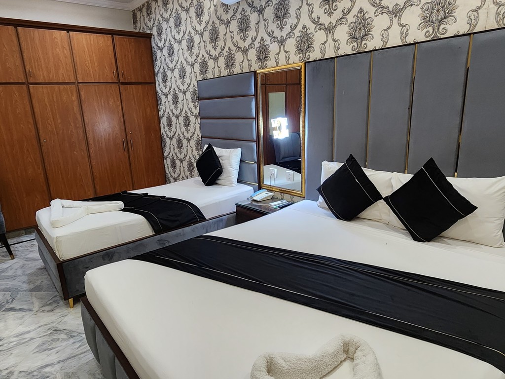 Red Fort Hotel Gulberg