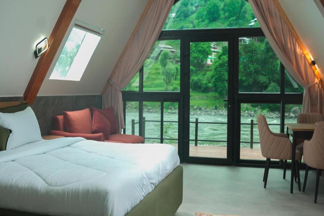 Roameo Resorts, Tehjian
