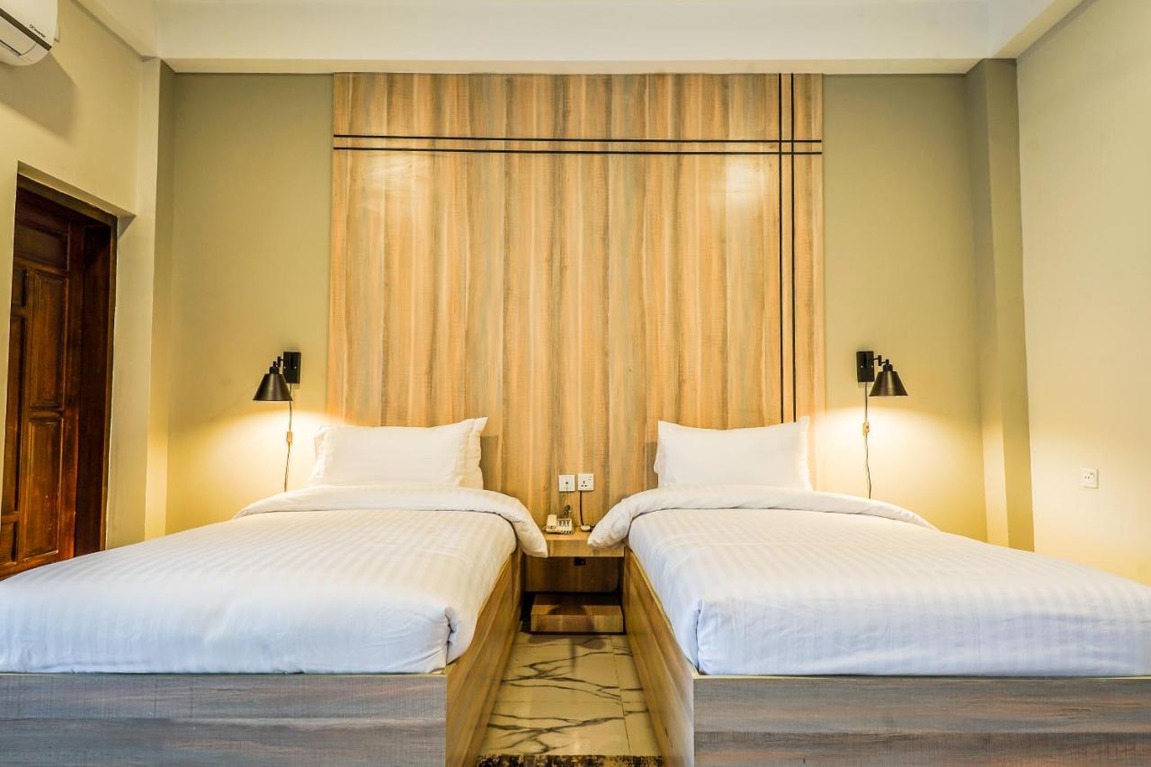 Roomy Crossroads Hotel, Peshawar