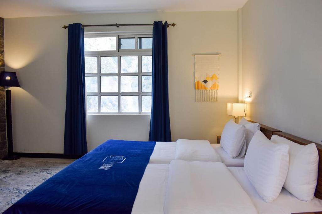 Roomy Mountain Top Resort, Batakundi