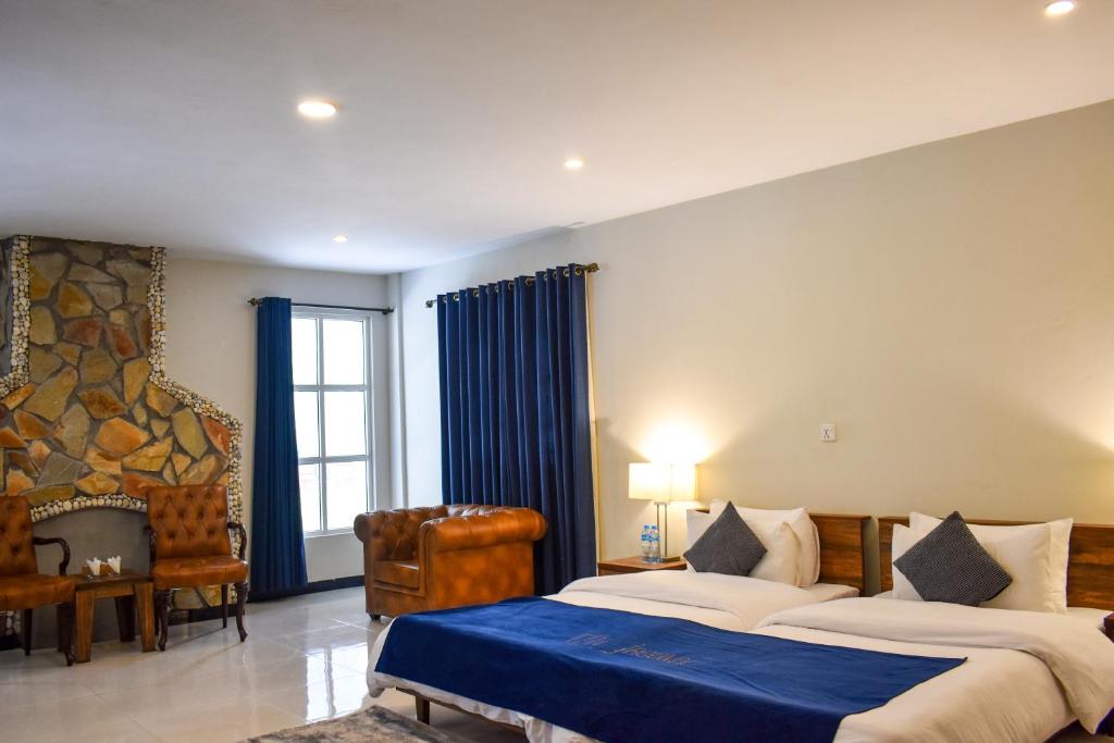 Roomy Mountain Top Resort, Batakundi