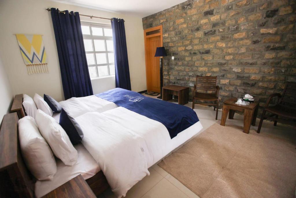 Roomy Mountain Top Resort, Batakundi