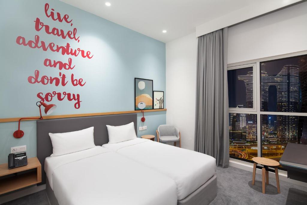 Rover Room - Free Shuttle Bus To The Beach & Dubai