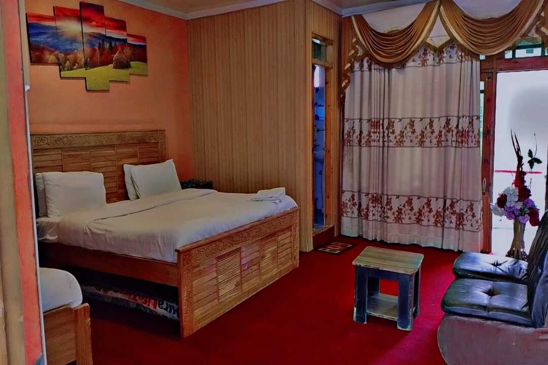 Saif-ul-Malook Hotel Naran