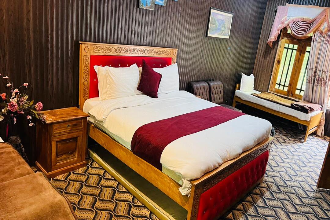Saif-ul-Malook Hotel Naran