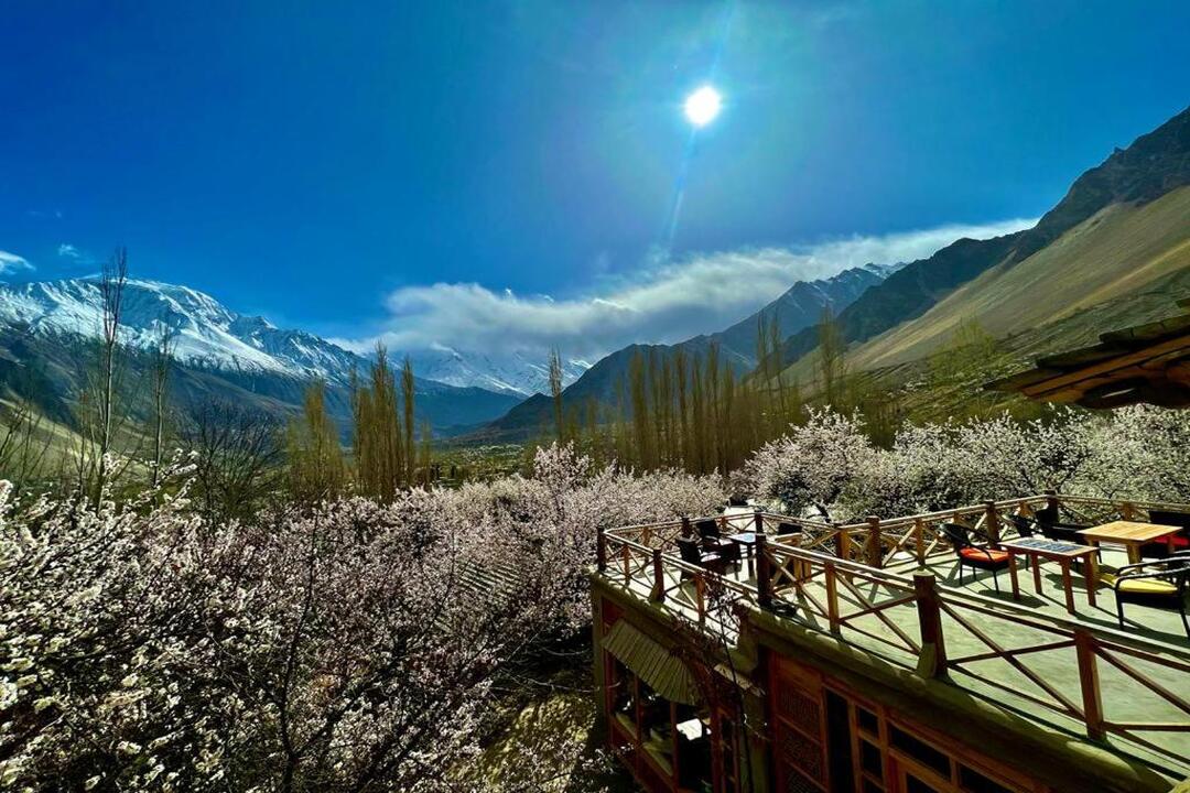 The 2 Magpies, Hunza