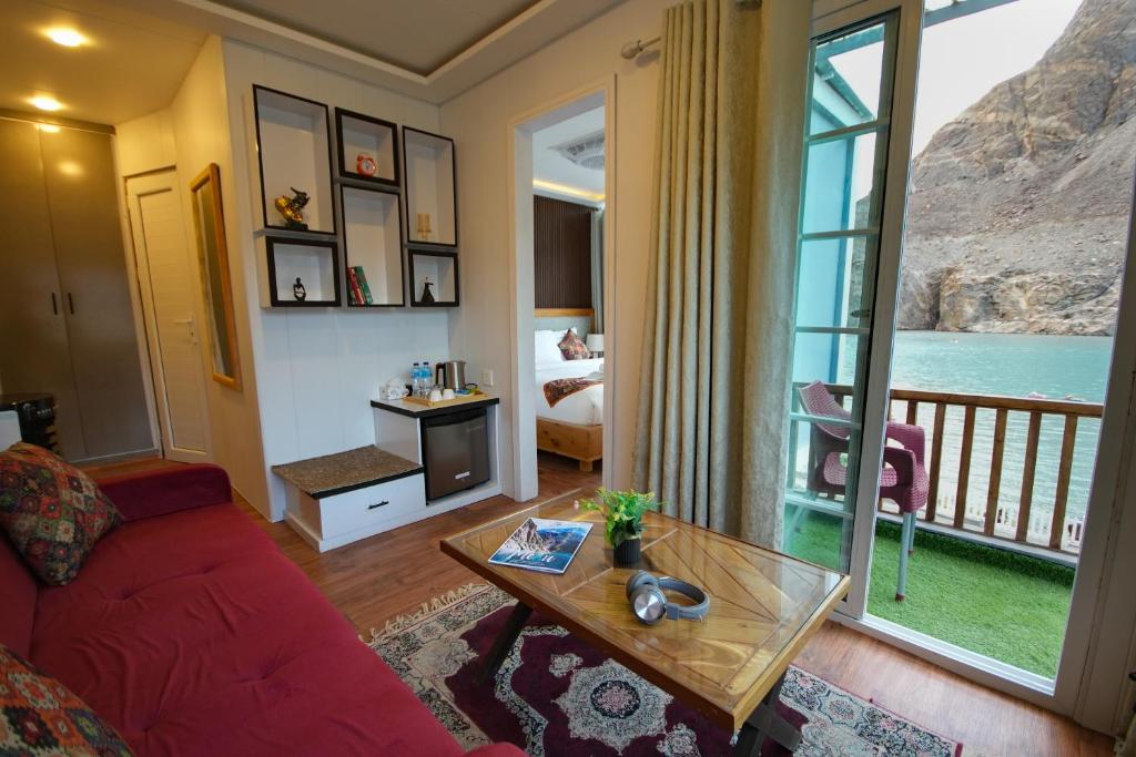 Exclusive Contemporary Suite