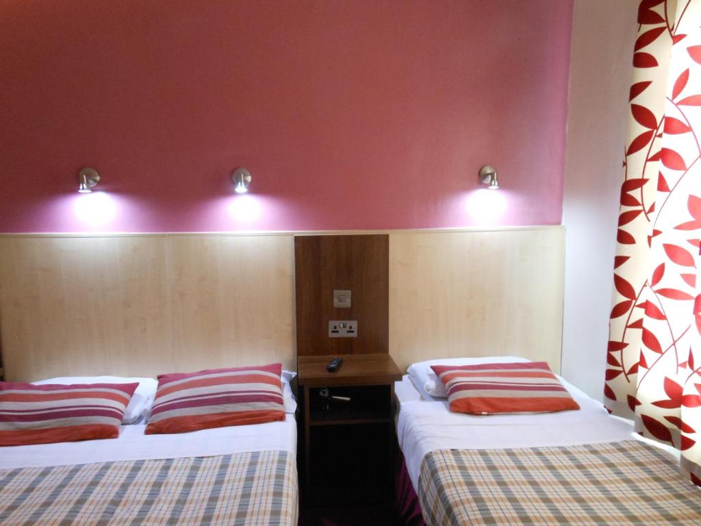 Standard Triple En-suite Room