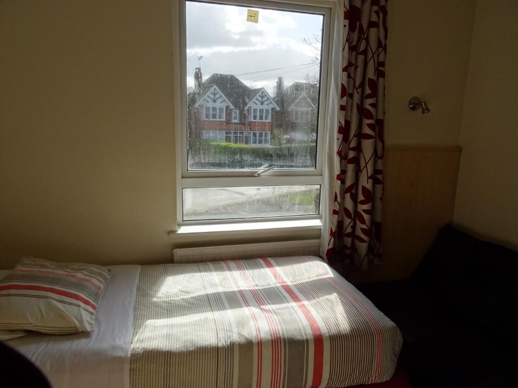 Standard Single En-suite Room