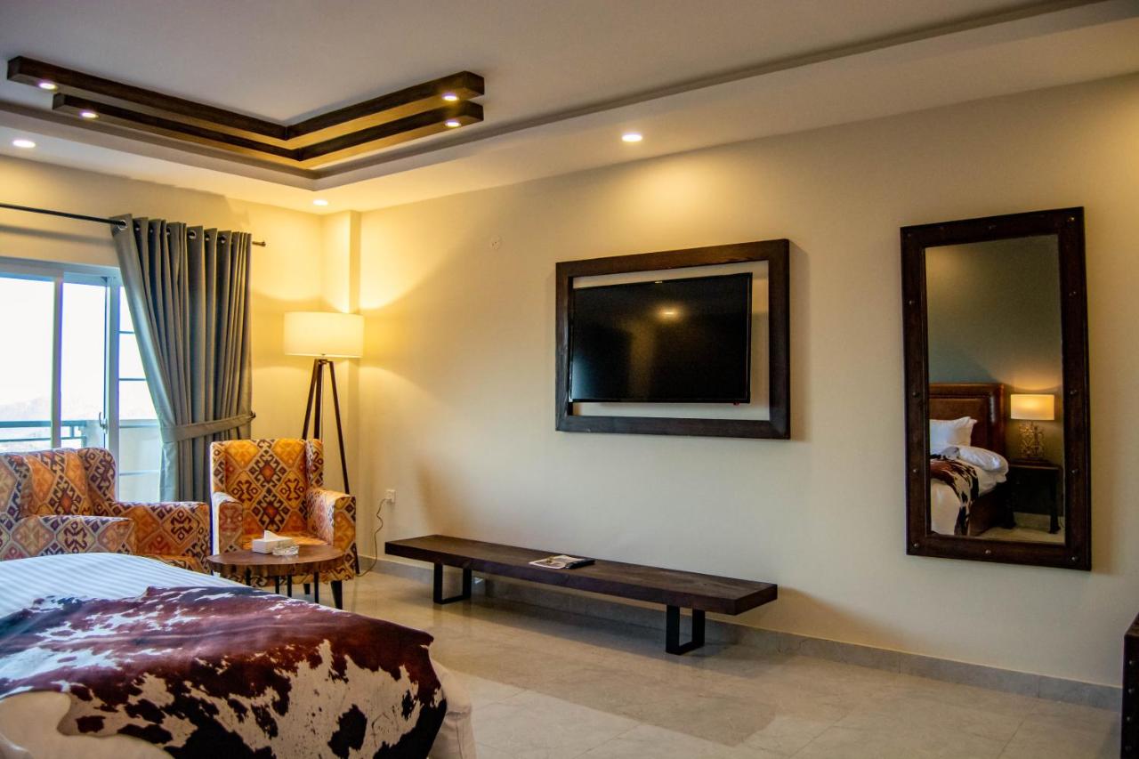The Roomy Lodge, Murree
