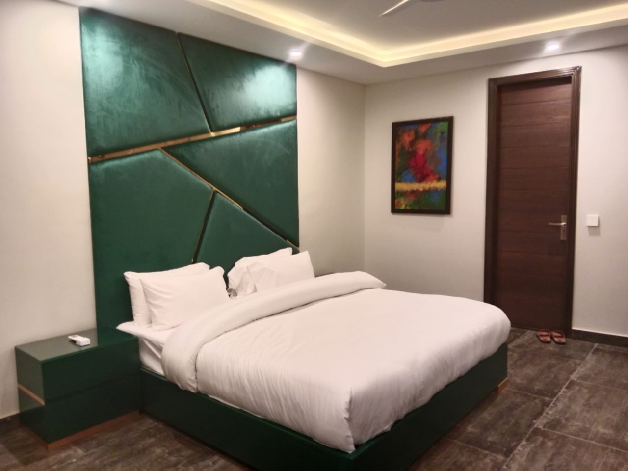 Tom's Luxury - Hotel Apartments in Peshawar