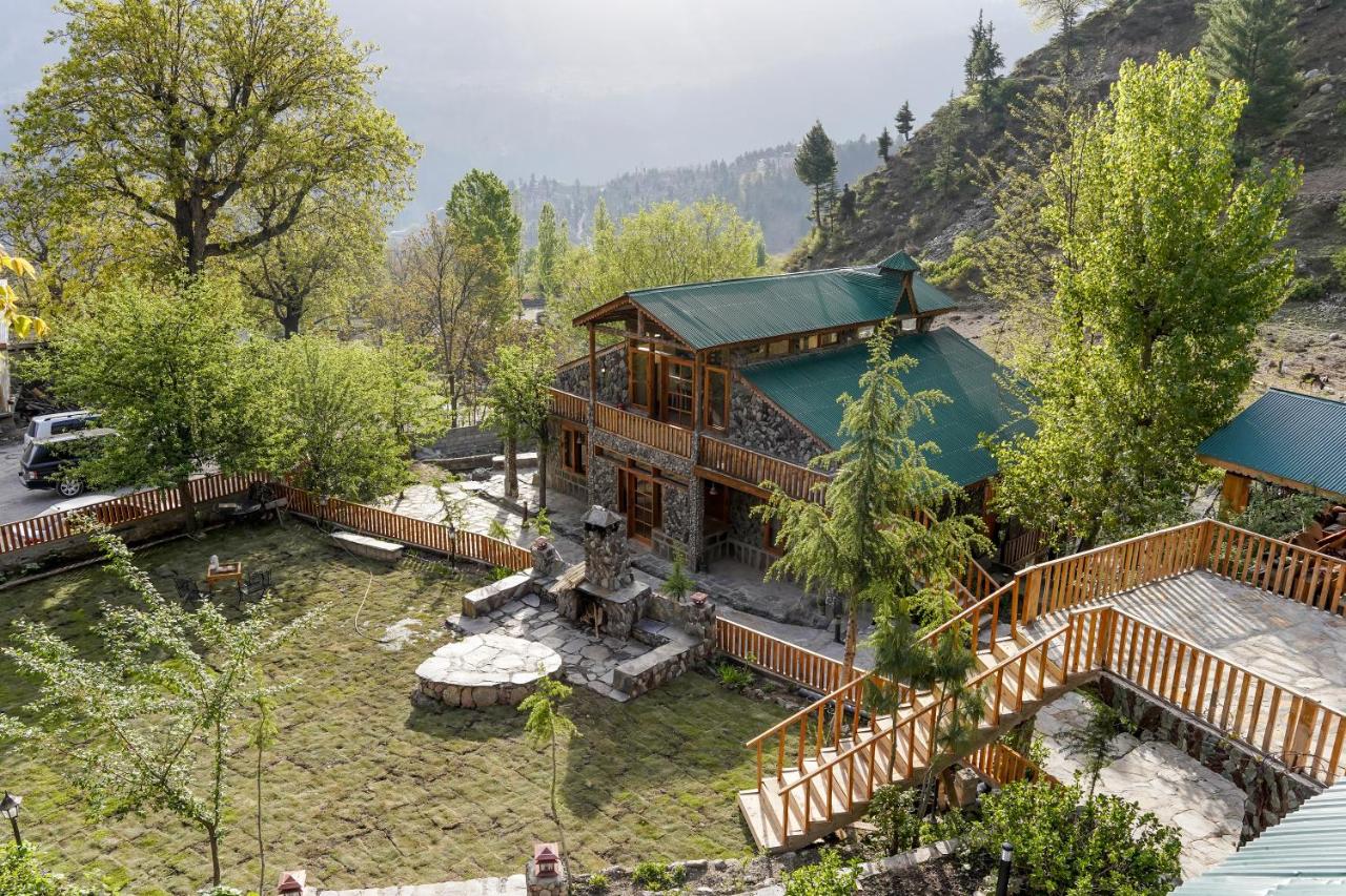 Walnut Heights by Roomy Kalam