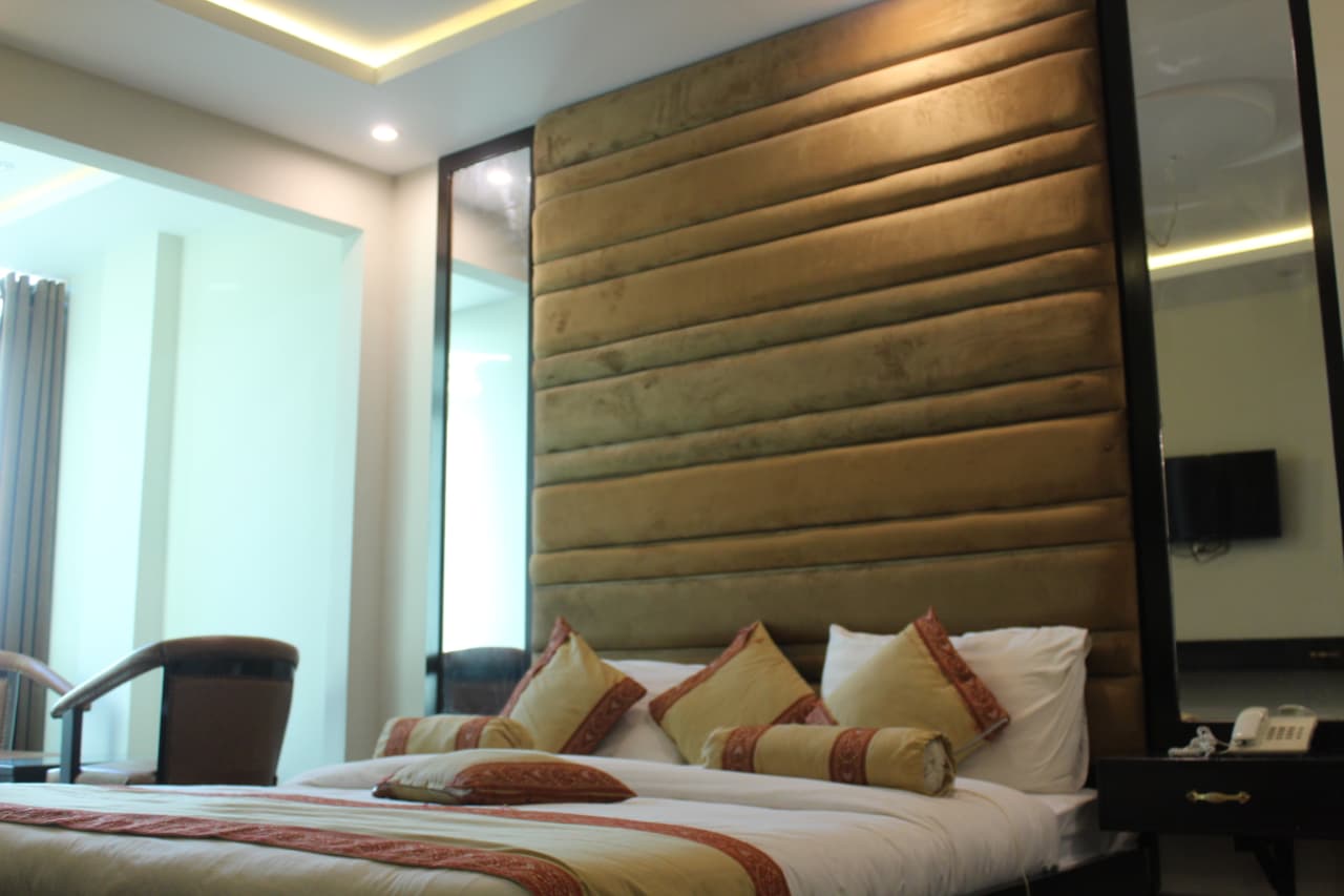 Zaryab Hotel and Restaurent