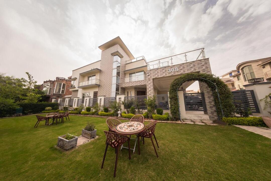 Canadian Inn Guest House, Islamabad