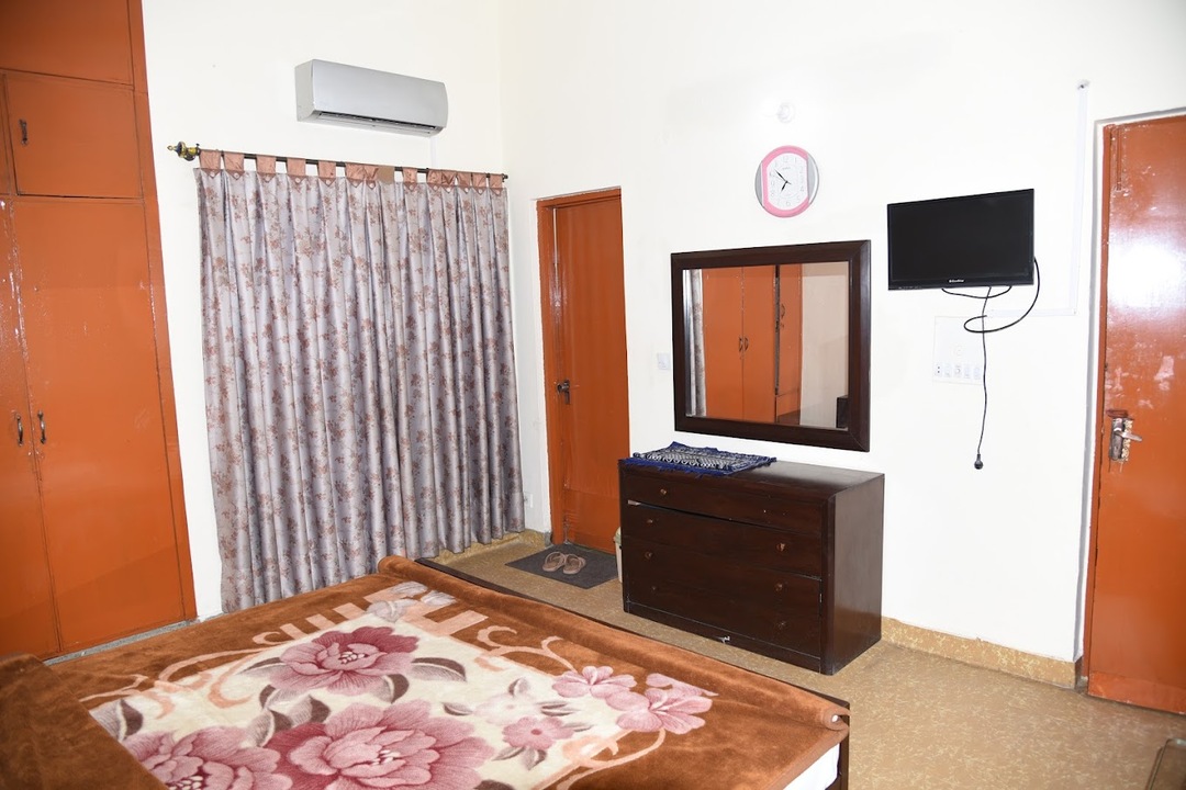 Family Palace Guest House Lahore