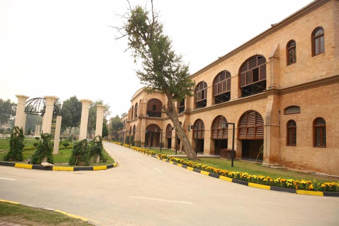 Peshawar Barracks by Shelton's Rezidor