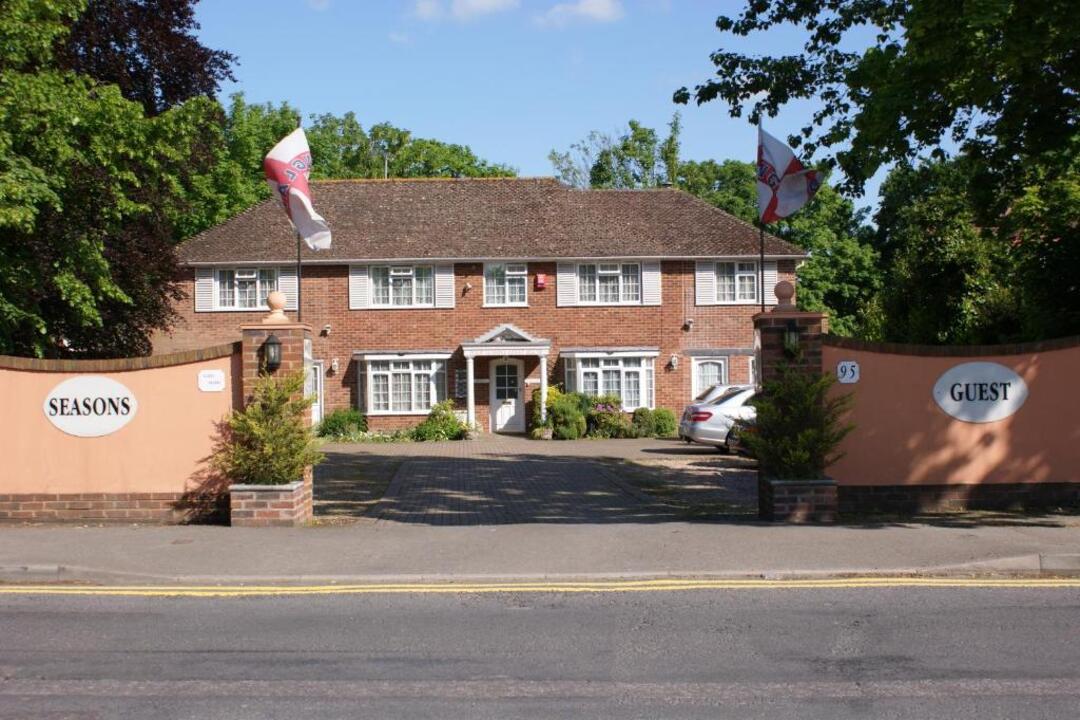 All Seasons Guest House Gatwick