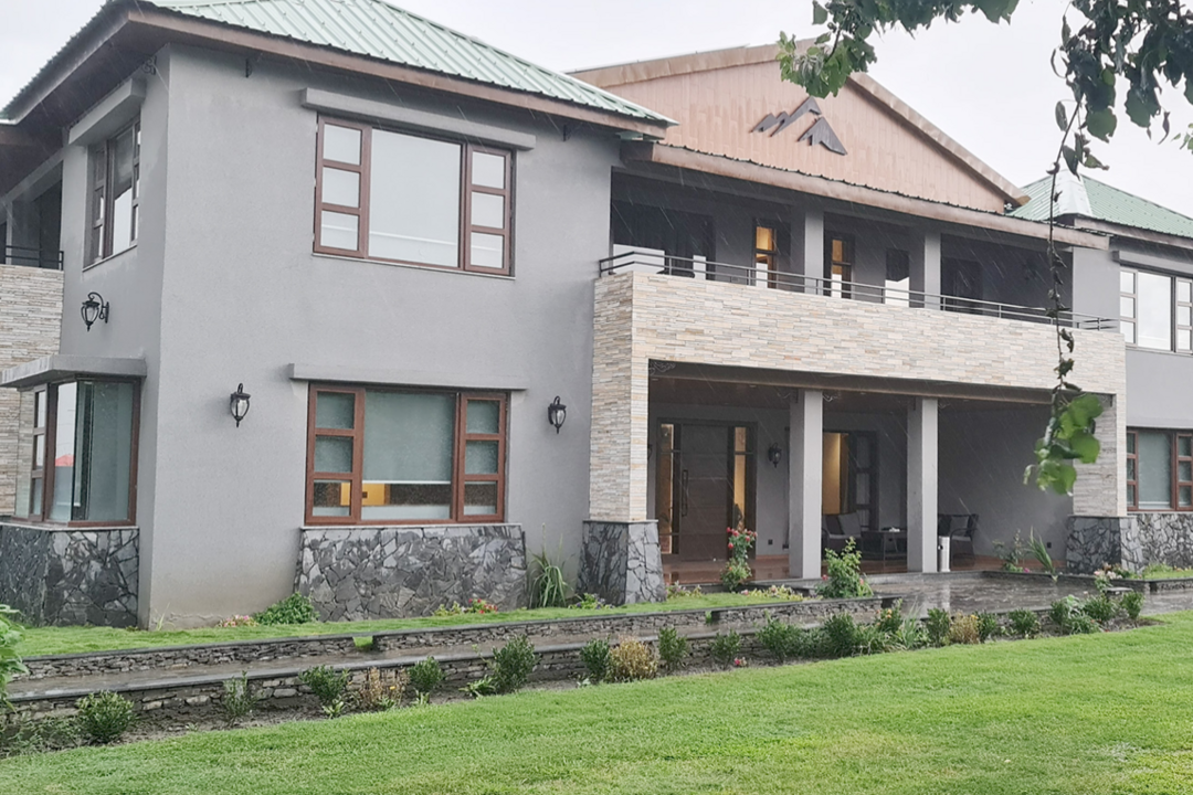 Pinnacle Executive Lodges