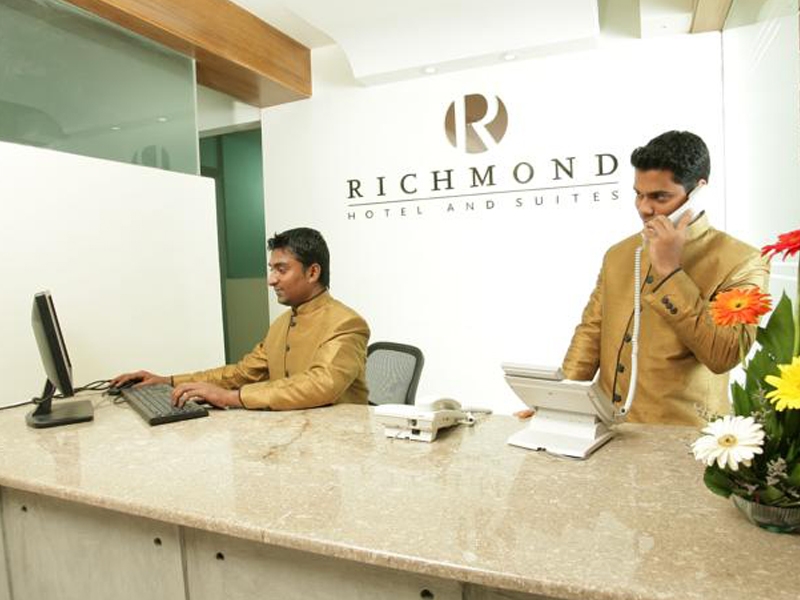 Richmond Hotel & Suites 