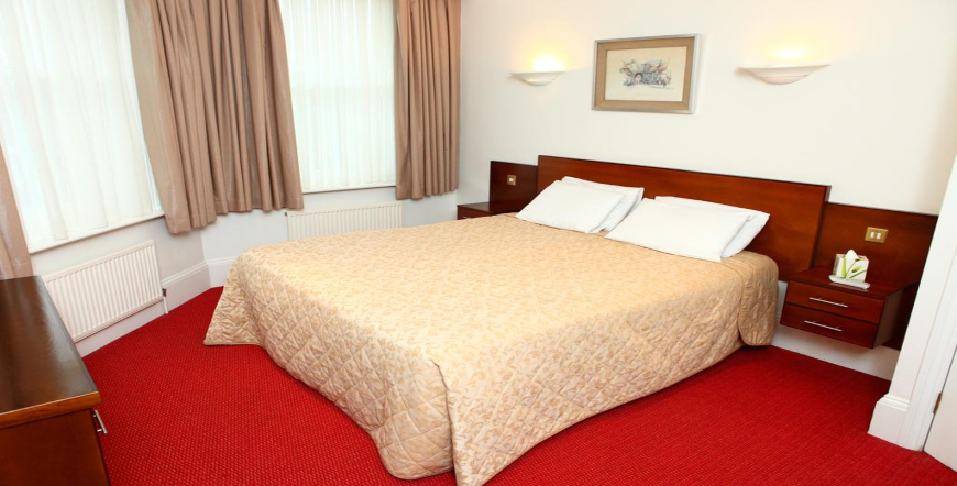 Double Room & 8 Days Parking